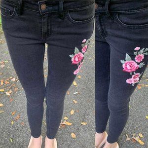 Floral Embroidered Black Skinny Jeans by Hollister Co. 25" x 26" (Short inseam)